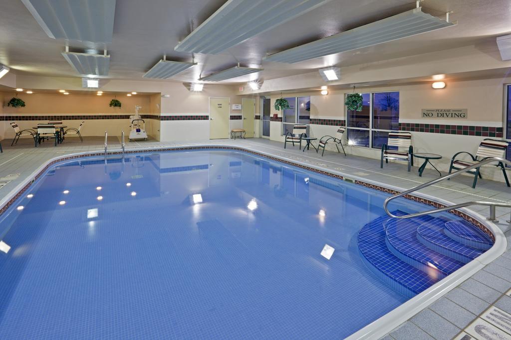 Country Inn & Suites By Radisson, Marion, Oh Exteriér fotografie